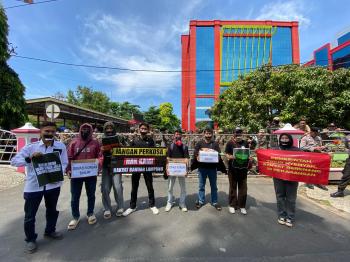 Lakukan Aksi Diam! Gerakan Satire Aktivisme Protes Warga di Bandar Lampung Tuntut Solusi Konkret Soal Banjir Terus Berlanjut